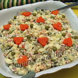 Рецепт Оливье с колбасой