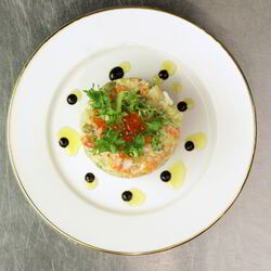 Рецепт Оливье с копченой рыбой и камчатским крабом