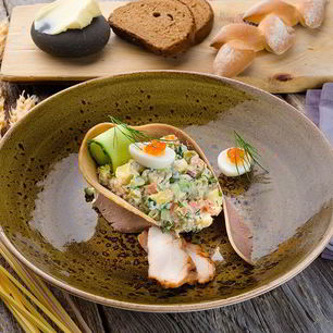 Рецепт Оливье с печеным картофелем, курицей и говяжьим языком