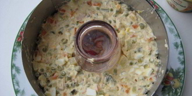 Рецепт оливье с тунцом рождественский венок