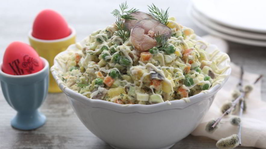 Рецепт оливье со скумбрией горячего копчения