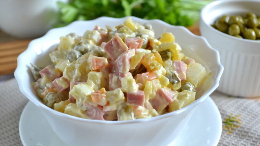 Рецепт салата оливье классический с колбасой