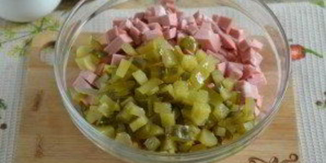 Рецепт салата оливье классический с колбасой