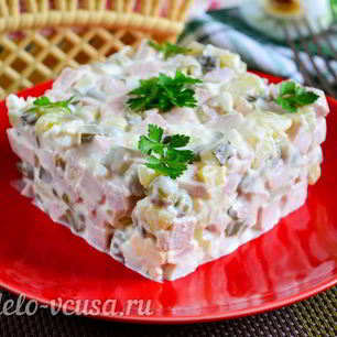 Рецепт Салата Оливье с колбасой без моркови