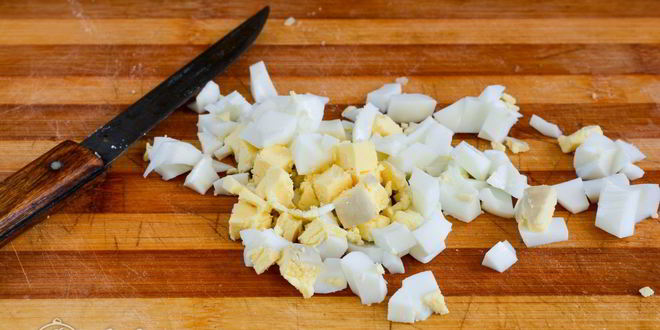 Рецепт салата оливье с колбасой без моркови