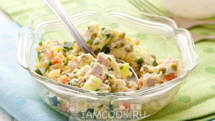 Рецепт Салата Оливье с колбасой и свежим огурцом