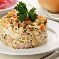 Рецепт Салата Оливье с колбасой