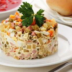 Рецепт Салата Оливье с колбасой