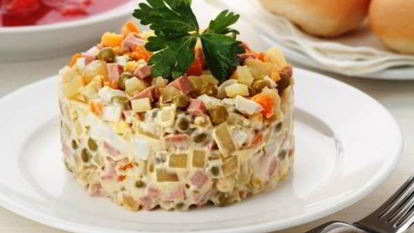 Рецепт Салата Оливье с колбасой