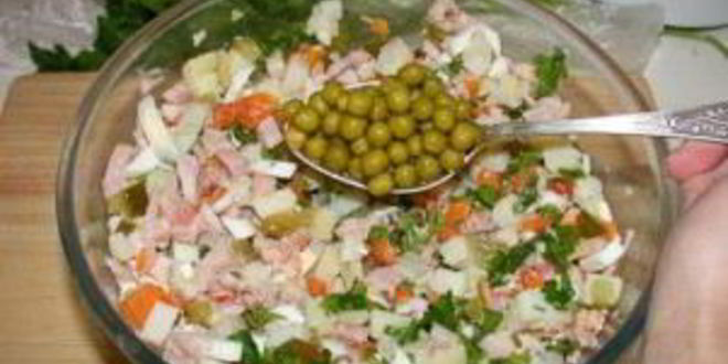 Рецепт салата оливье с копченой курицей