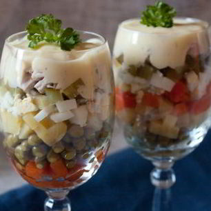 Рецепт Салата Оливье с курицей под соусом айоли