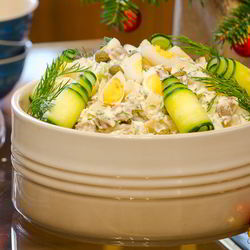 Рецепт Салата Оливье с языком и свежим огурцом