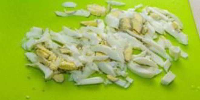 Рецепт салата из чернослива с курицей