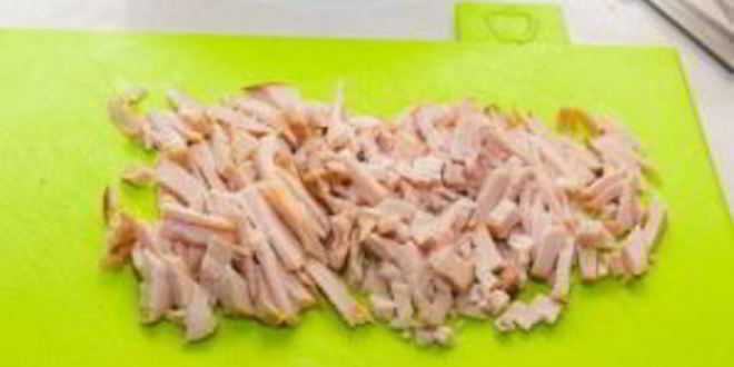 Рецепт салата из чернослива с курицей