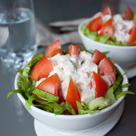 Рецепт Салата из курицы и помидоров