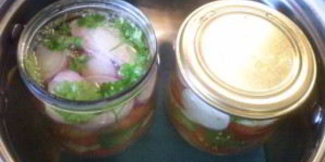 Рецепт салата из помидоров на зиму с луком