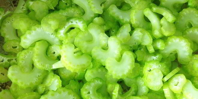 Рецепт салата из сельдерея и курицы