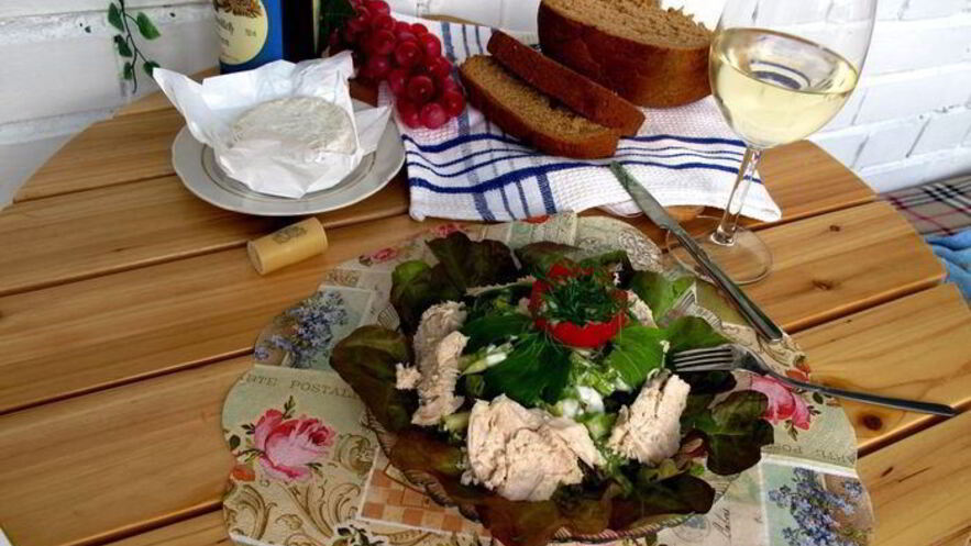 Рецепт салата из сельдерея с куриной грудкой и йогуртовой заправкой