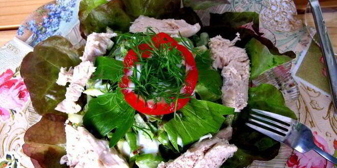 Рецепт салата из сельдерея с куриной грудкой и йогуртовой заправкой