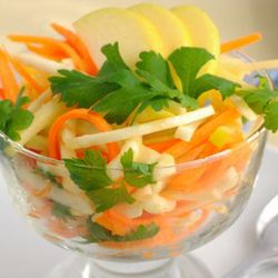 Рецепт Салата из сельдерея с морковью и яблоком