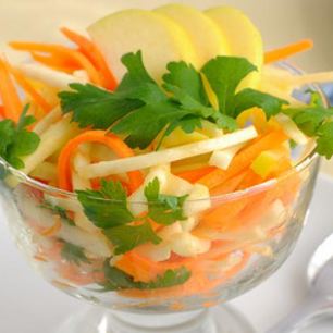 Рецепт Салата из сельдерея с морковью и яблоком