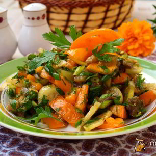 Рецепт Салата из запеченных баклажанов с помидорами и физалисом