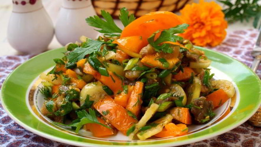 Рецепт салата из запеченных баклажанов с помидорами и физалисом