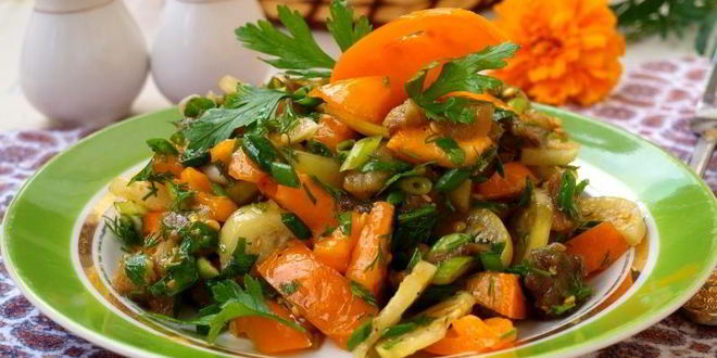 Рецепт салата из запеченных баклажанов с помидорами и физалисом