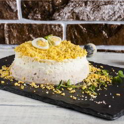 Рецепт Салата мимоза с горбушей и перепелиными яйцами