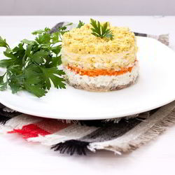 Рецепт Салата мимоза с консервой и рисом