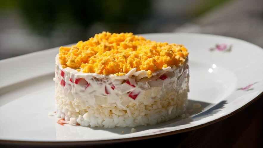 Рецепт салата мимоза с крабовыми палочками