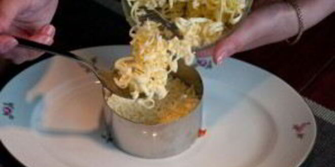 Рецепт салата мимоза с крабовыми палочками