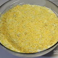 Слоеный салат Мимоза с тунцом