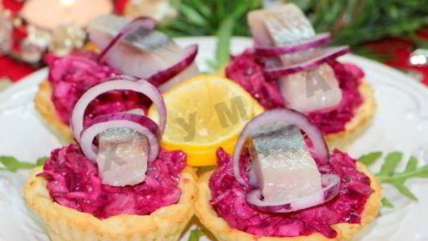 Рецепт сельди под шубой в картофельных тарталетках