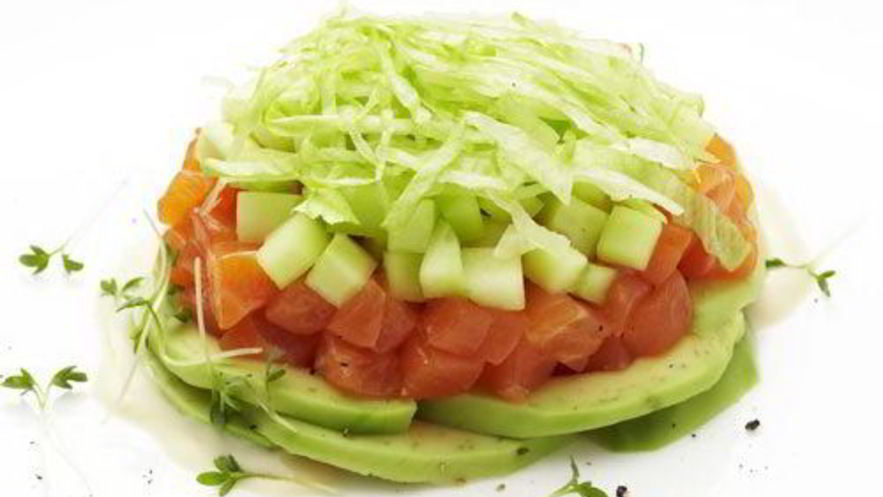 Рецепт семги под шубой с авокадо и айсбергом