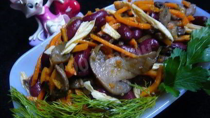 Рецепт Салата с фасолью, грибами, морковью и спаржей