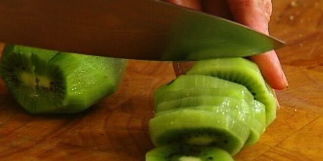 Рецепт салата с клубникой, шпинатом и киви и запеченный грейпфрут