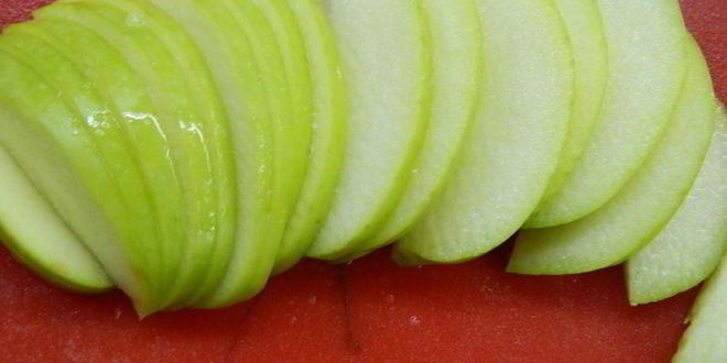 Рецепт салата с крабовыми палочками и яблоком