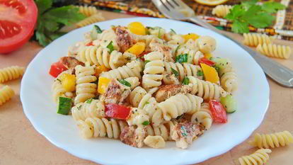 Рецепт Салата с курицей и макаронами