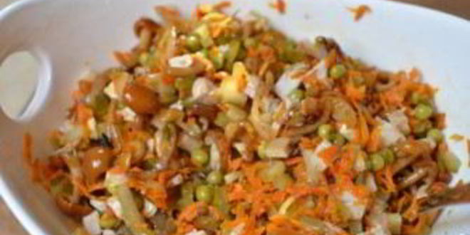 Рецепт салата с курицея и опятами