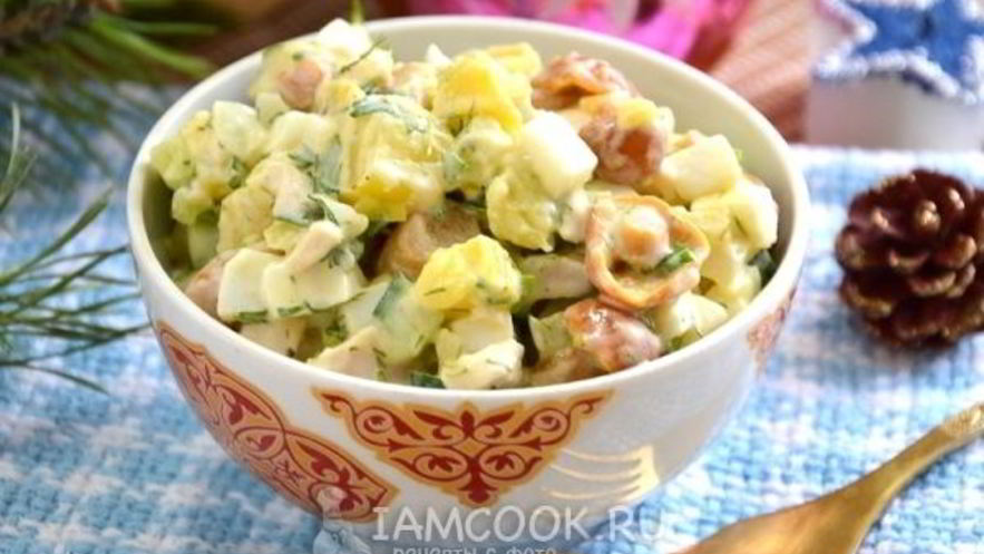 Рецепт салата с маринованными опятами и куриной грудкой