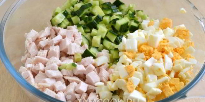 Рецепт салата с маринованными опятами и куриной грудкой