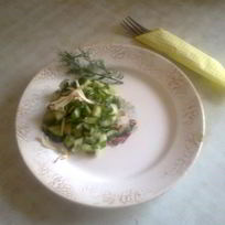 Салат с огурцами и лимоном