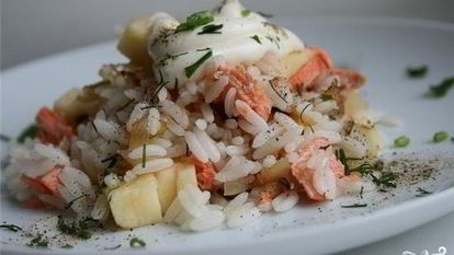 Рецепт Салата с отварной семгой