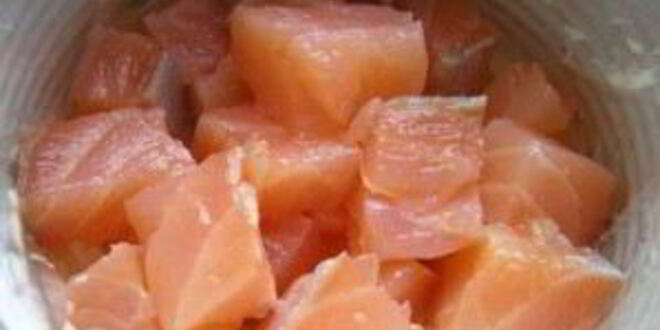 Рецепт салата с отварной семгой