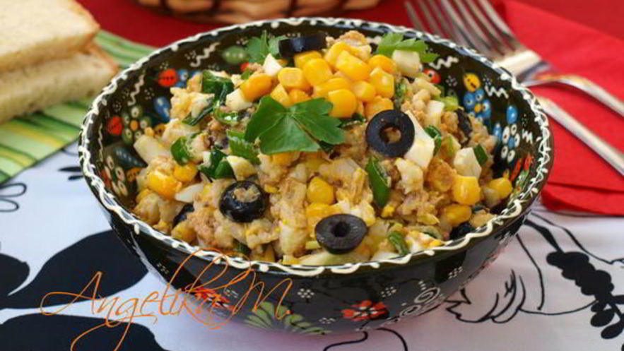 Рецепт салата с тунцом, рисом и кукурузой