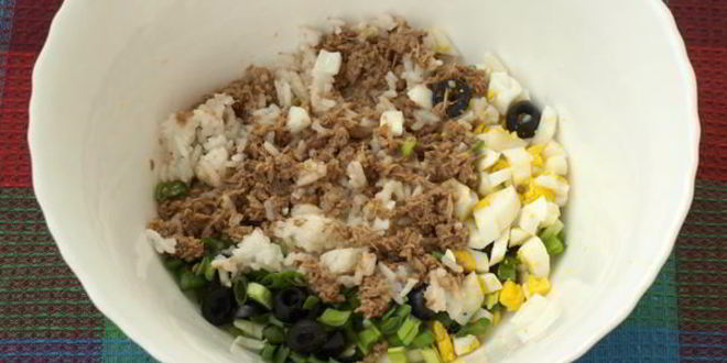 Рецепт салата с тунцом, рисом и кукурузой