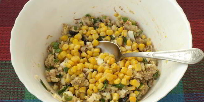 Рецепт салата с тунцом, рисом и кукурузой