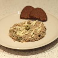 Рецепт Салата с вареной печенью и солеными огурцами