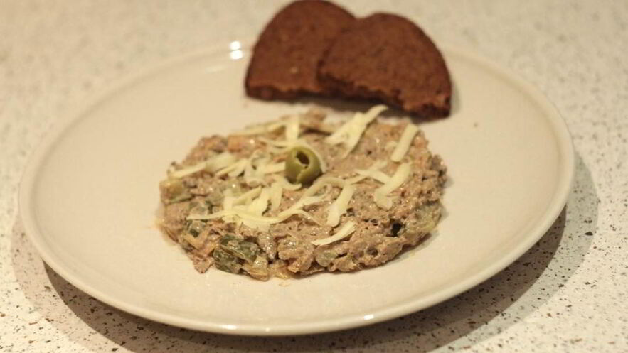 Рецепт салата с вареной печенью и солеными огурцами